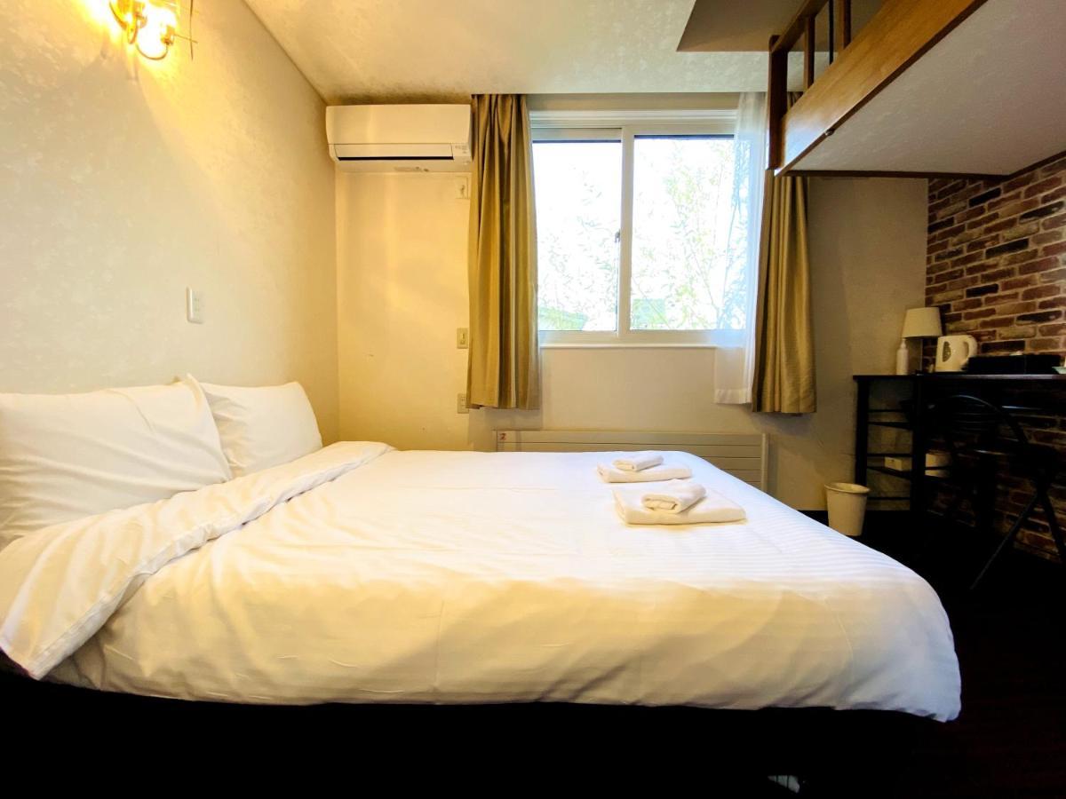Petit Hotel Melon Furano Exterior photo